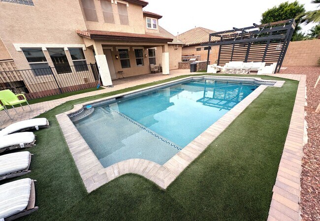 Building Photo - 5 Bedroom Home in the Montelena Neighborho...