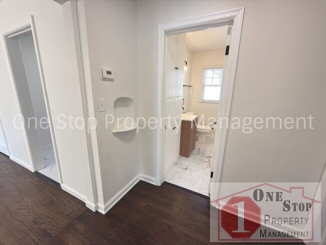 Building Photo - Beautiful 3 Bedroom 1 Bathroom in Kansas City!