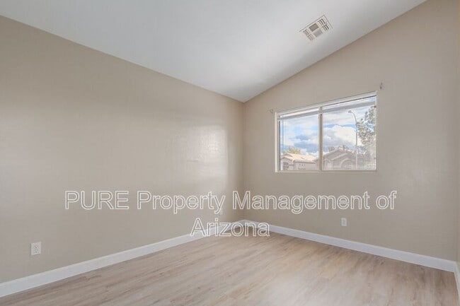 Building Photo - 10512 W Almeria Rd