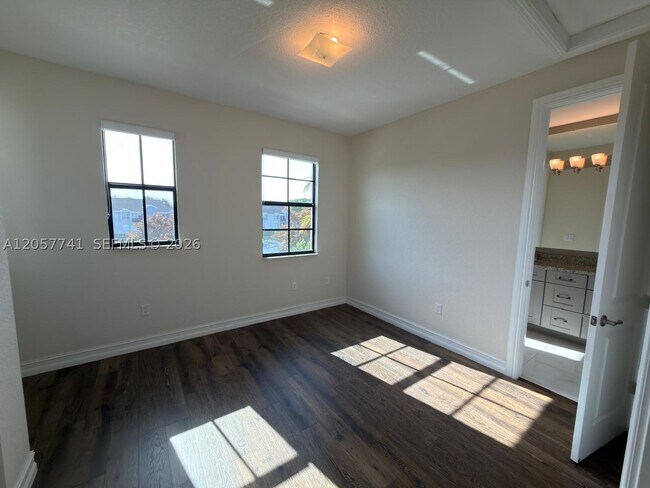 Building Photo - 455 SW 113th Ln