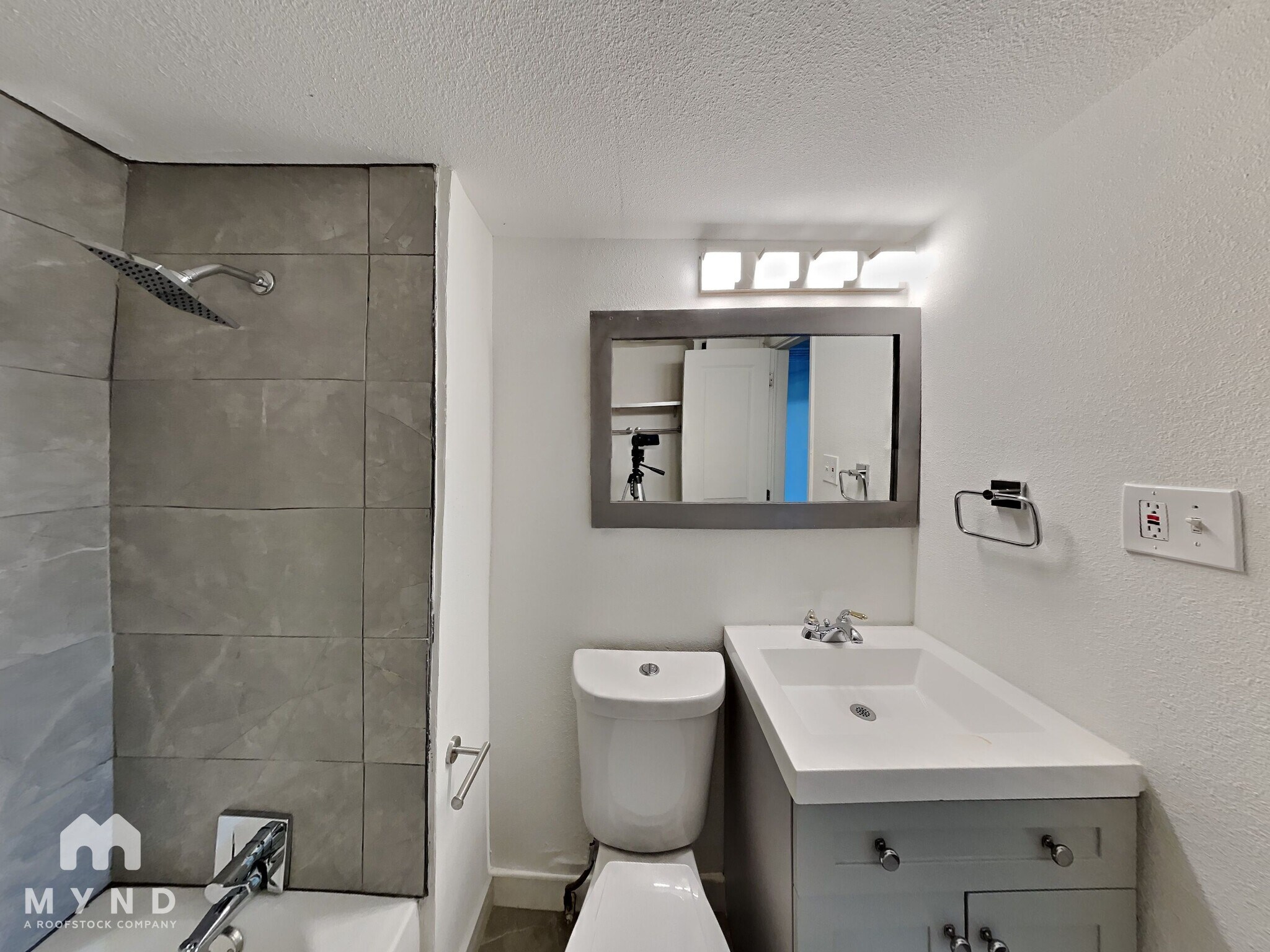 Building Photo - 2129 San Antonio St