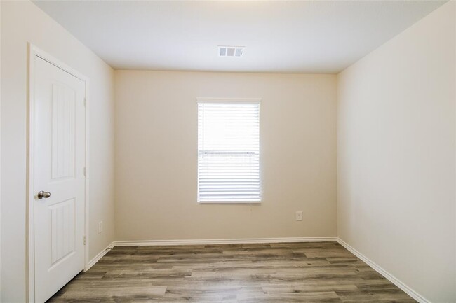Building Photo - 2610 Lina Dr
