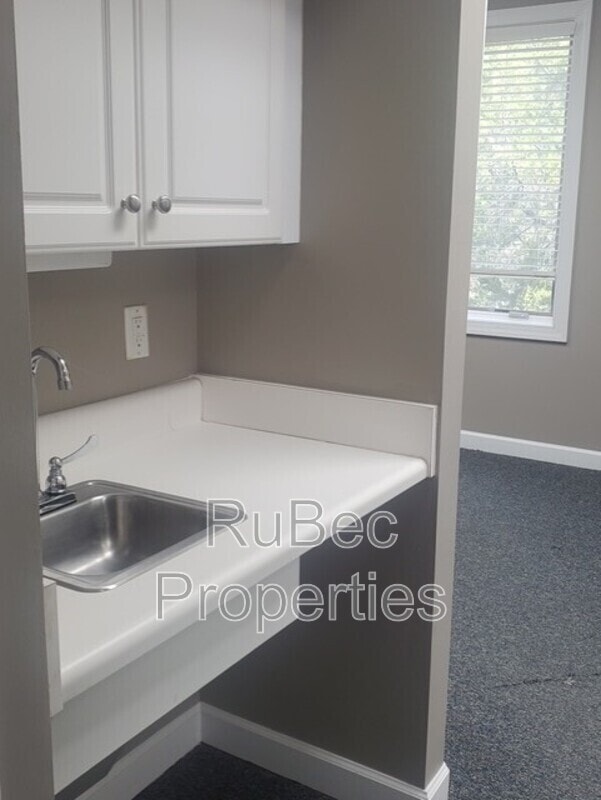 Building Photo - 1931 J N Pease Pl