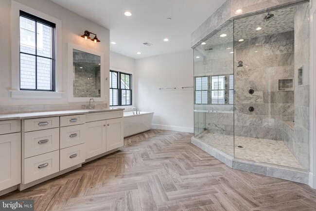 Building Photo - 5615 McLean Dr