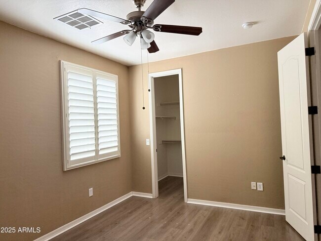 Building Photo - 931 E Canyon Way