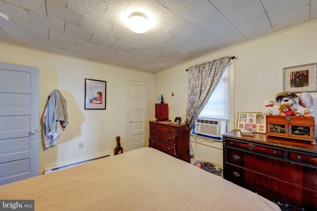 Building Photo - 220 Hazel Ave