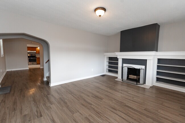 Building Photo - 223 E Pennview Ave