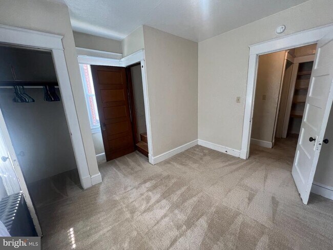 Building Photo - 813 Marye St
