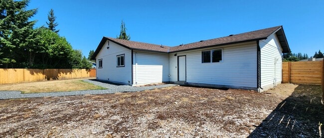 Building Photo - 3 Bedroom Home in North Marysville - $500 ...