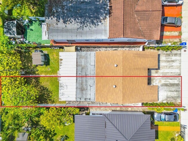 Building Photo - 3334 SW 24th Ter