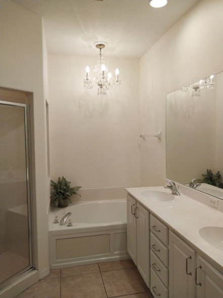 Building Photo - 5641 Hidden Oak Ct