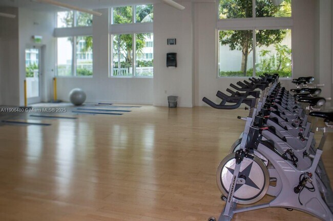 Building Photo - 1900 N Bayshore Dr