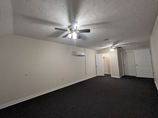 Building Photo - 1020 N Main St