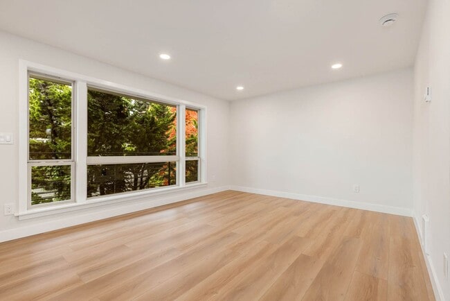 Building Photo - 6721 24th Ave NW