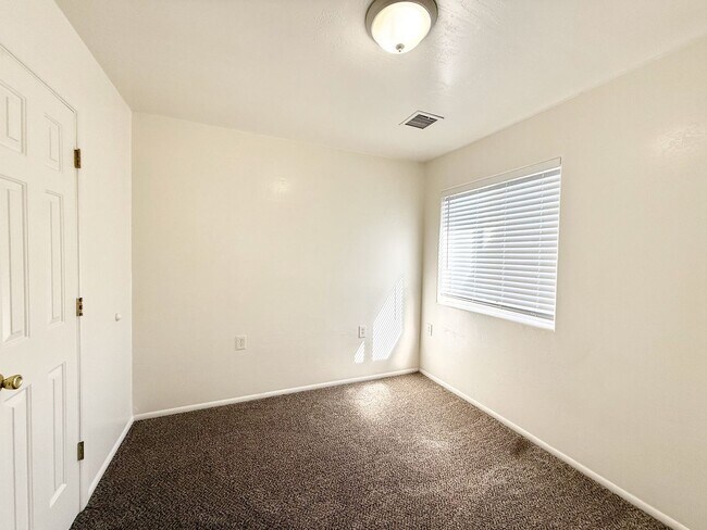 Building Photo - Charming Updated Home  Paulden