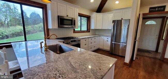 Building Photo - 6721 Springhouse Ln