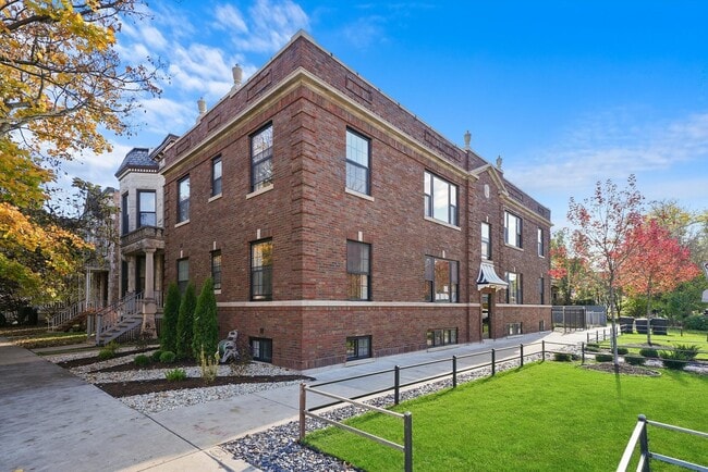 Building Photo - 4153 N Hermitage Ave