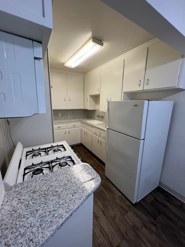 Building Photo - One Bedroom in Golden Hill! One Month free if Moved in by 6/15!!