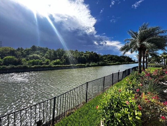 Building Photo - 4763 Yacht Ct