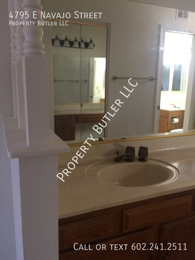 Building Photo - 4795 E Navajo St