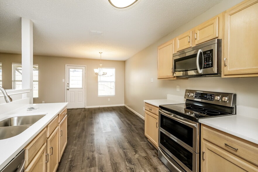 Building Photo - 1704 Chesterwood Dr