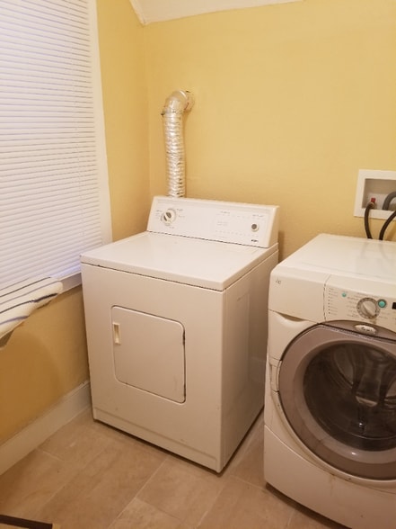 Building Photo - 3311 E 19th St