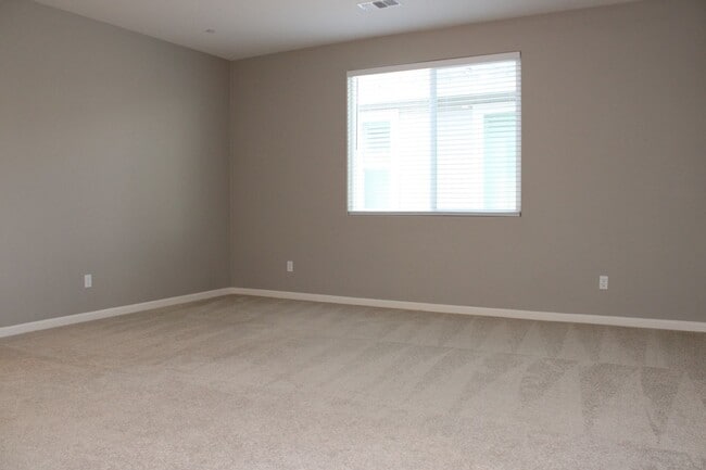 Building Photo - 170 Dnieper River Way