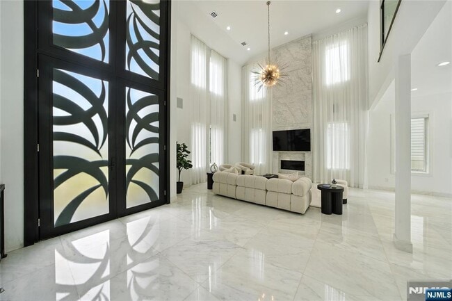 Building Photo - 44 Floral Terrace