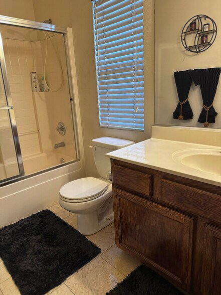 Building Photo - 9302 Sierra Vista Cir