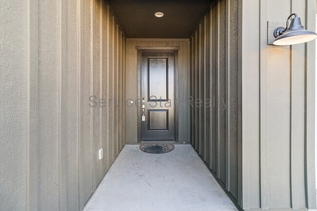 Building Photo - 17171 W Thousand Oaks St