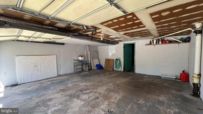 Building Photo - 5464 Vicaris St