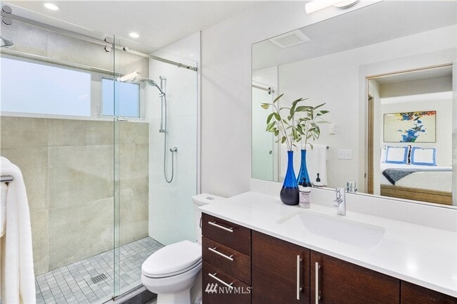Building Photo - Modern & Chic Ballard Stand-Alone Home Nea...