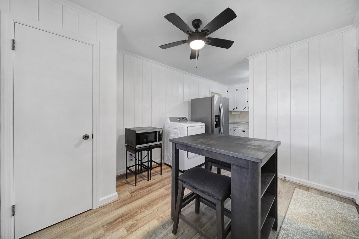 Building Photo - 4301 Briarhill Dr