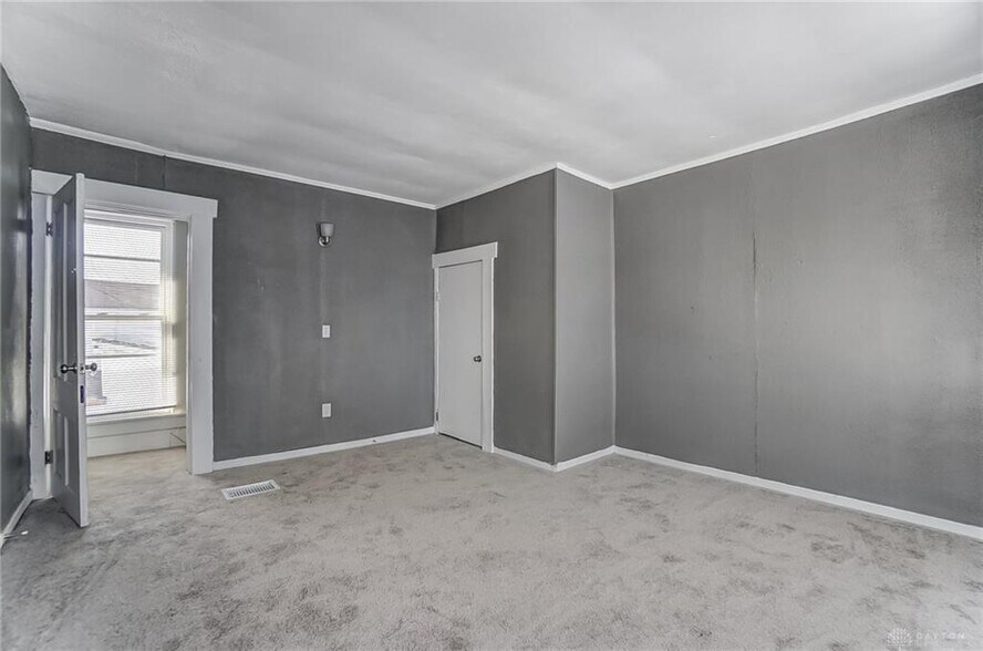 Building Photo - 810 Innisfallen Ave