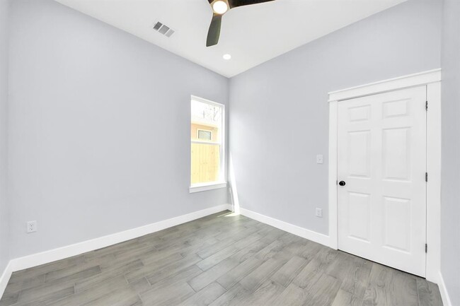 Building Photo - 917 Griffin St