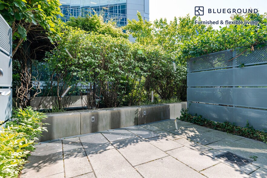 Building Photo - 1335 Boylston St