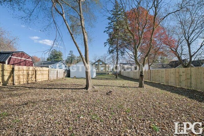 Building Photo - 5455 Douglas Rd