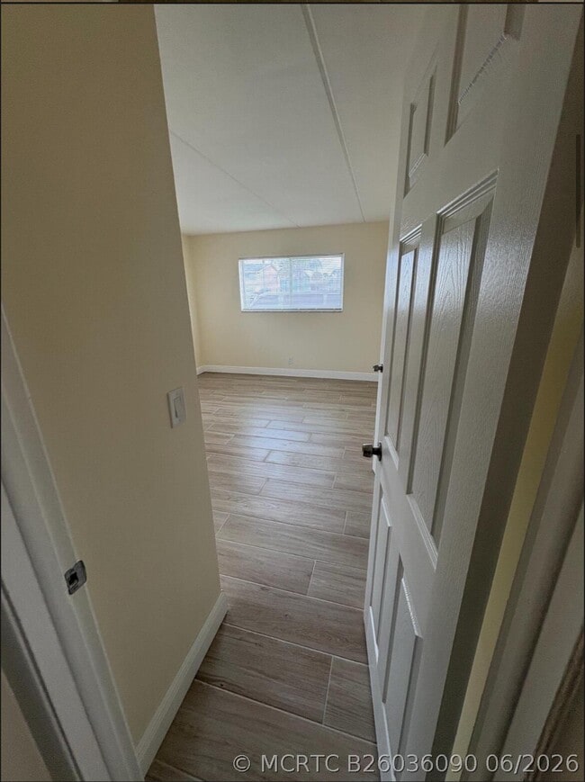 Building Photo - 1501 Crescent Cir