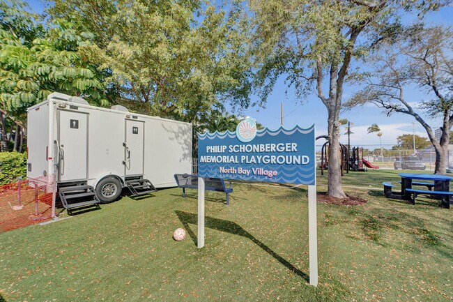 Building Photo - 1801 S Treasure Dr