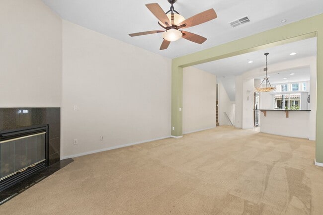 Building Photo - Act Fast: Charming Townhome in Central San...