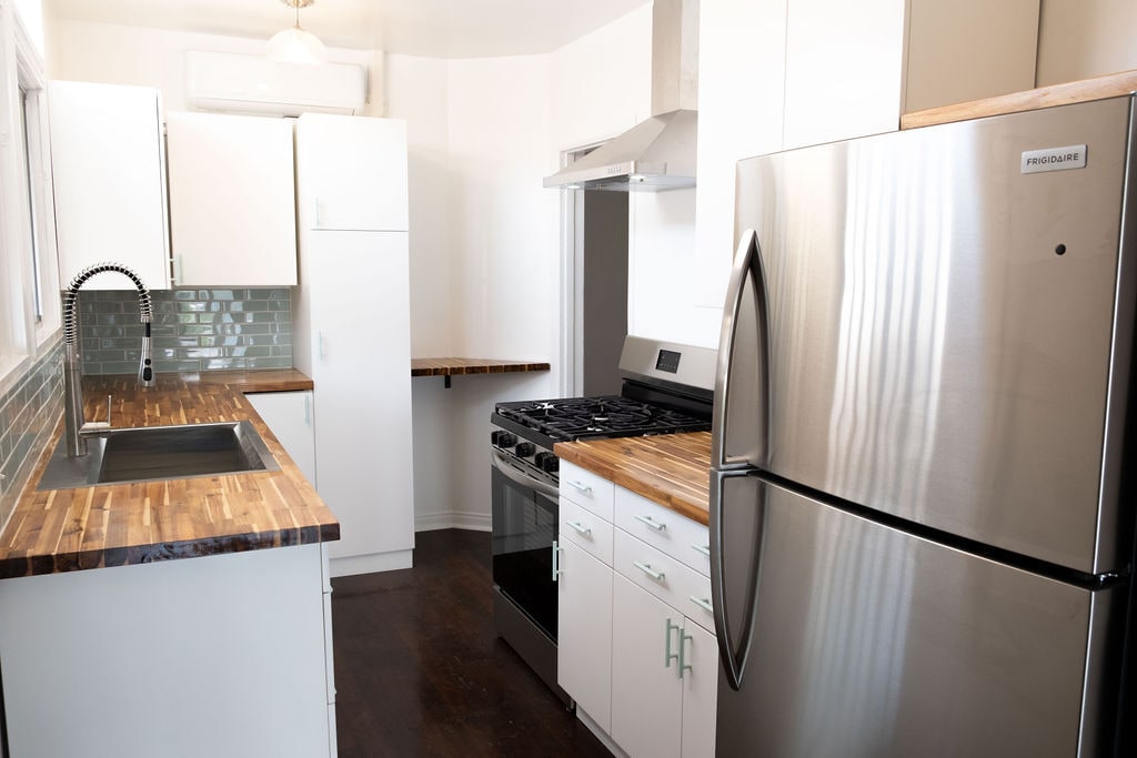 Building Photo - 3029 W Vernon Ave