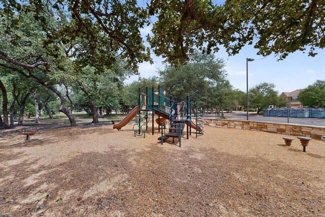 Building Photo - 13900 Tyburn Trail