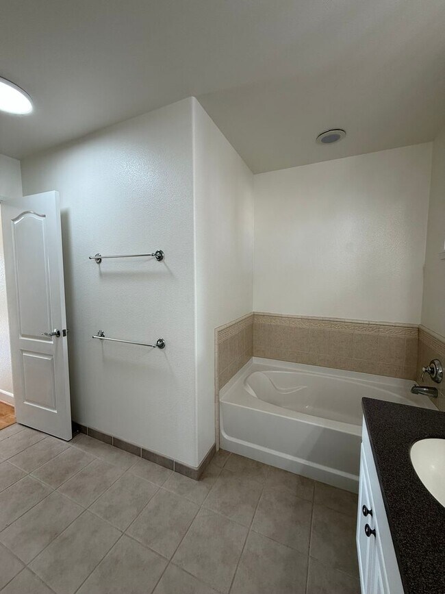 Building Photo - Resort Living in a Gated Community in Ko'olina! PETS NEGOTIABLE!