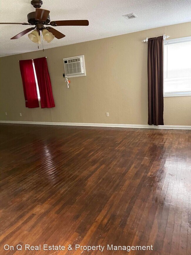 Building Photo - 3 br, 1 bath House - 104 E. Lawson Road