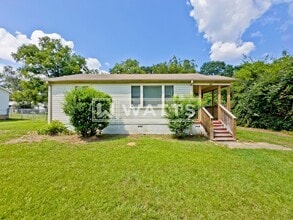 Building Photo - 3-Bedroom Home w/Large Yard in Minor Neigh...