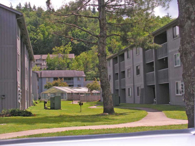 Building Photo - 523 Meadowview Dr
