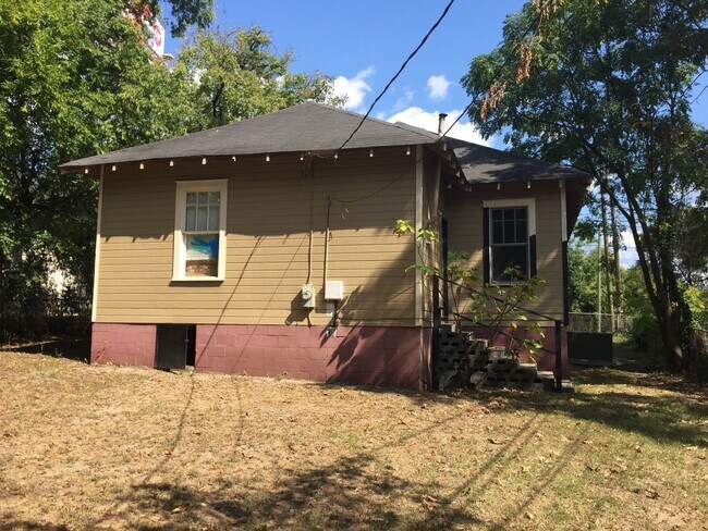 Building Photo - **AVAILABLE NOW**2 or 3 Bedroom / 1 Bathroom Home for Rent in Columbus, GA***