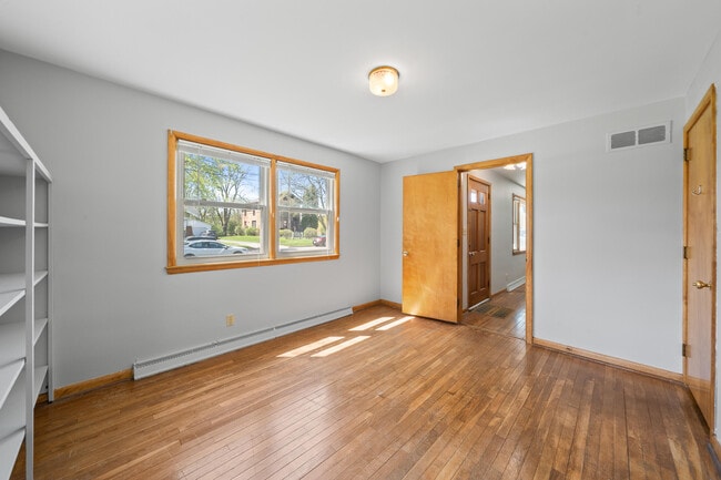 Building Photo - 11 S Church St