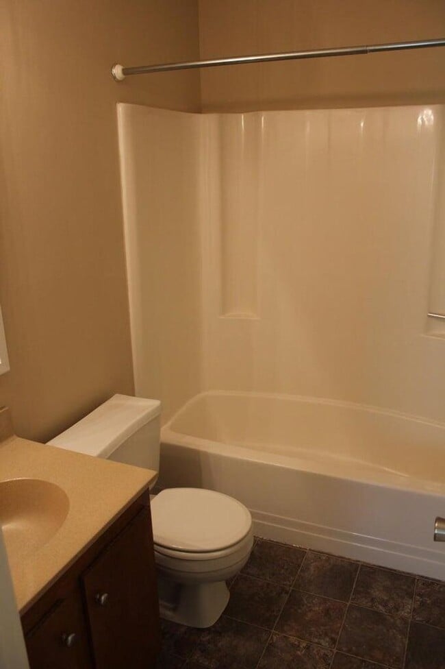 Building Photo - Charming 3 bedroom, 2 bath Home Located in...