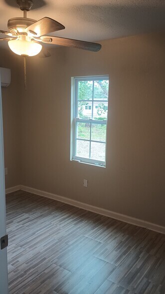 Building Photo - 2715 5th Ave E